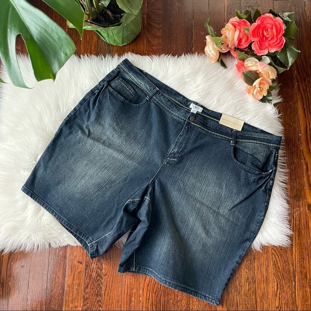 Cato Classic Jean Shorts Bermuda NWT Size 28W medium/dark wash